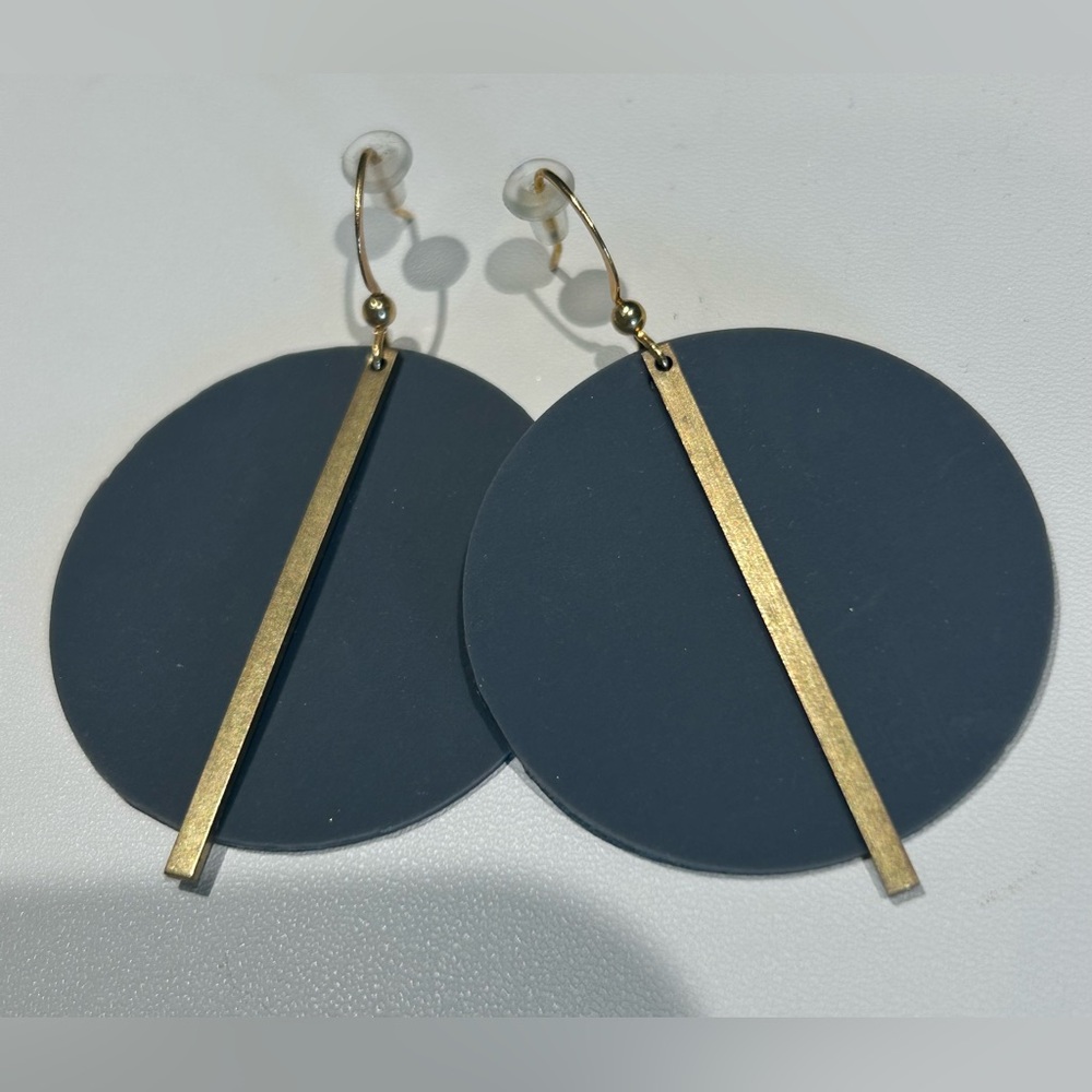 Elegant Gray and Gold Earrings